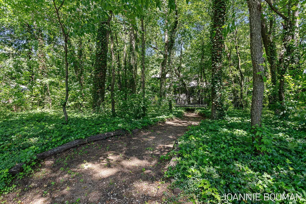 792 Pine Bay Ave, Holland, MI 49424-2781