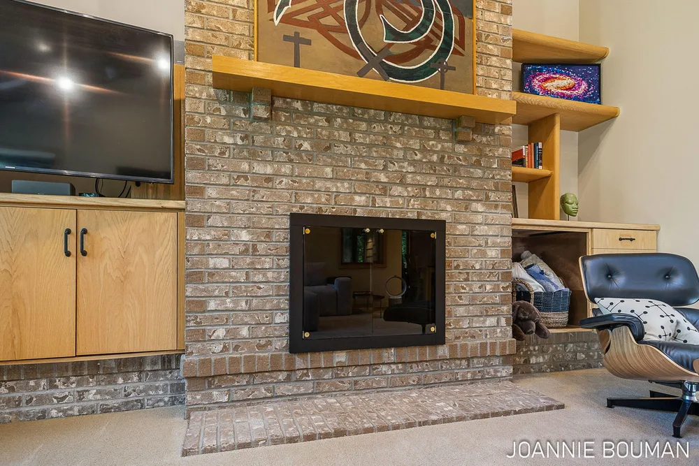 792 Pine Bay Ave, Holland, MI 49424-2781