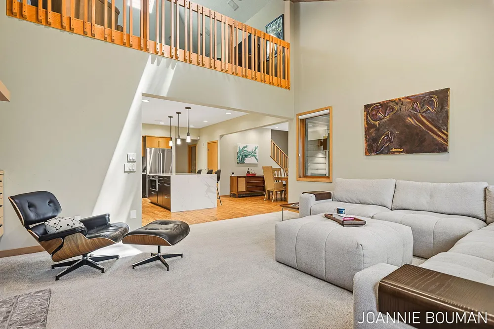 792 Pine Bay Ave, Holland, MI 49424-2781