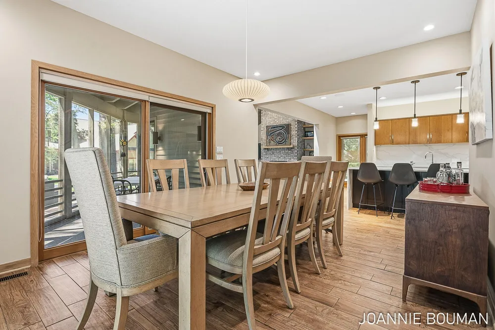 792 Pine Bay Ave, Holland, MI 49424-2781