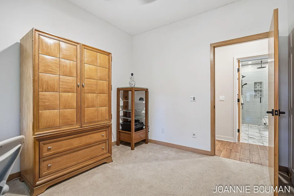 792 Pine Bay Ave, Holland, MI 49424-2781