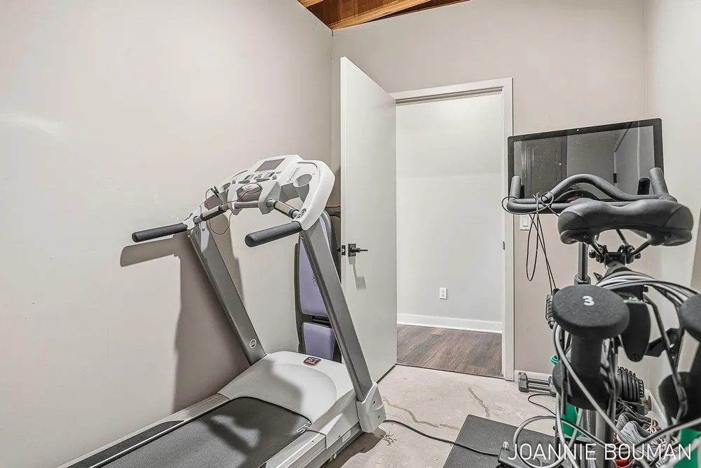 792 Pine Bay Ave, Holland, MI 49424-2781