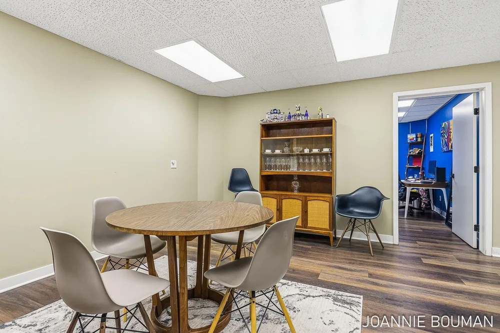 792 Pine Bay Ave, Holland, MI 49424-2781