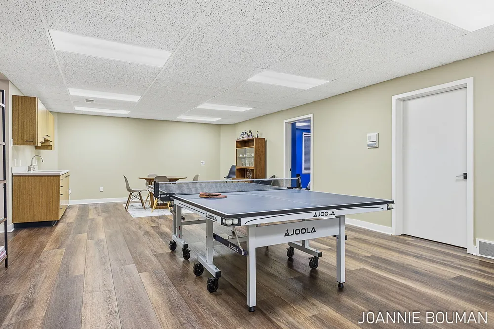 792 Pine Bay Ave, Holland, MI 49424-2781