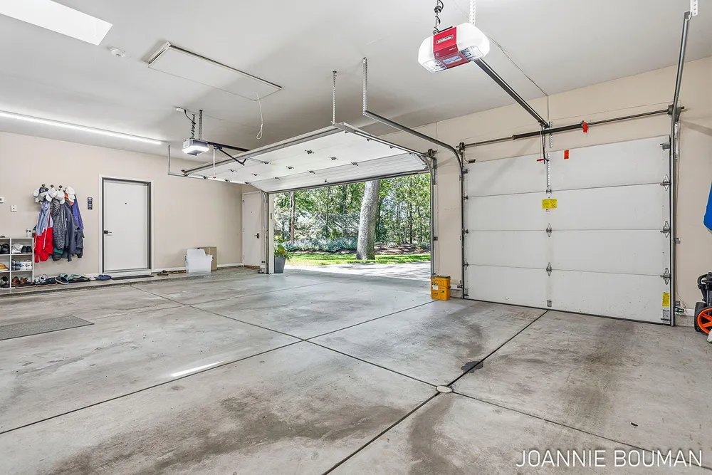 792 Pine Bay Ave, Holland, MI 49424-2781