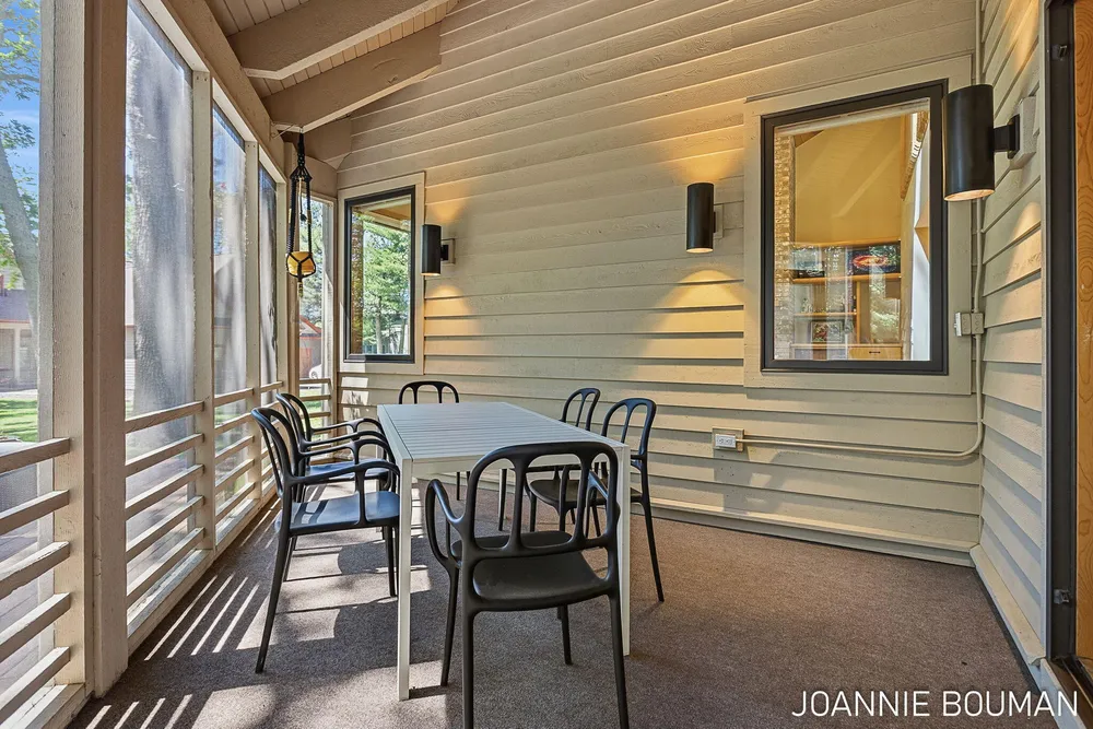 792 Pine Bay Ave, Holland, MI 49424-2781