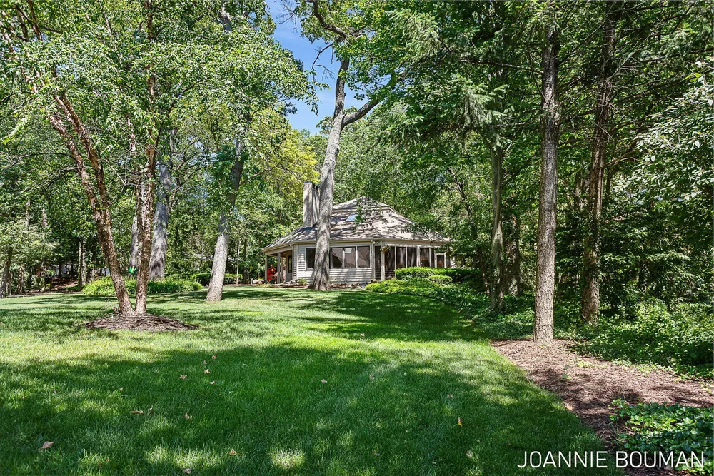 792 Pine Bay Ave, Holland, MI 49424-2781