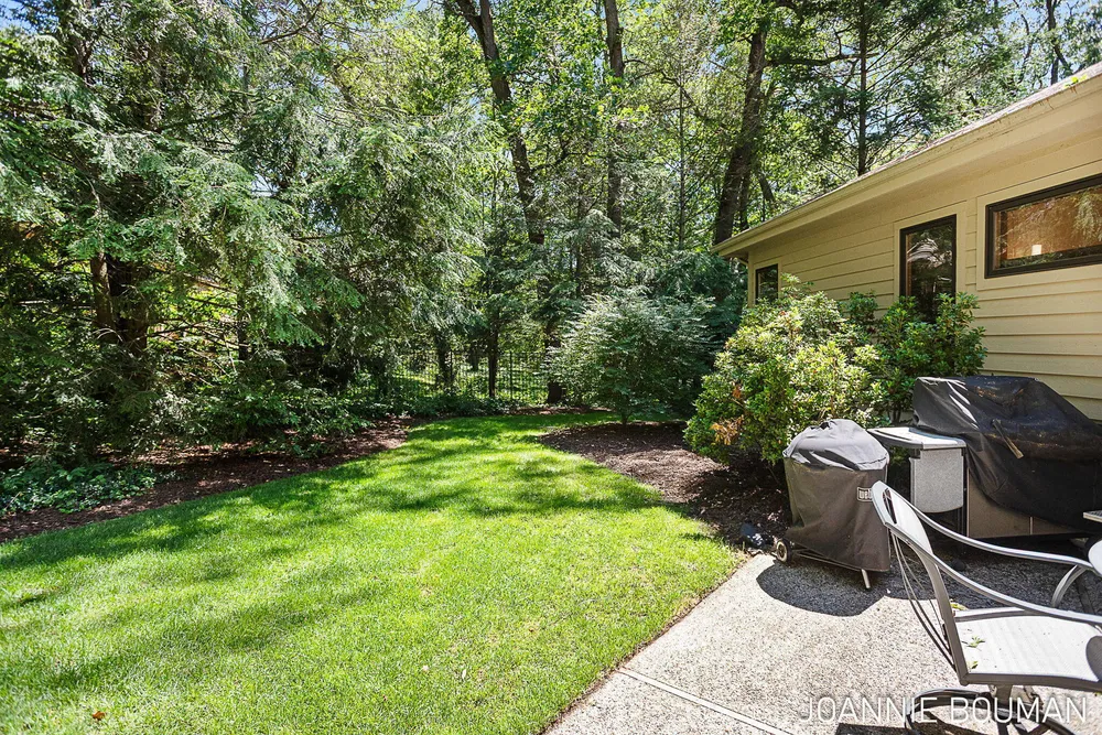 792 Pine Bay Ave, Holland, MI 49424-2781