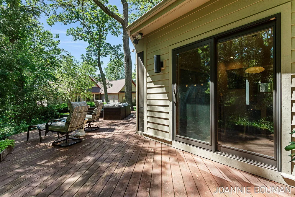 792 Pine Bay Ave, Holland, MI 49424-2781