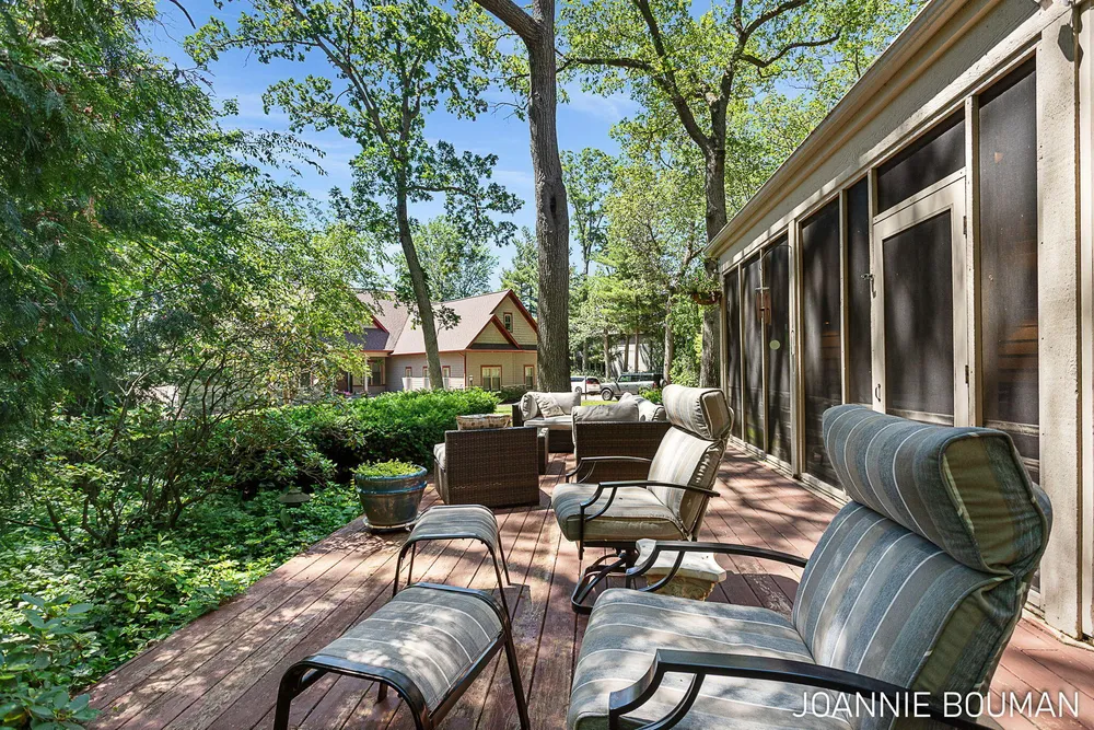 792 Pine Bay Ave, Holland, MI 49424-2781