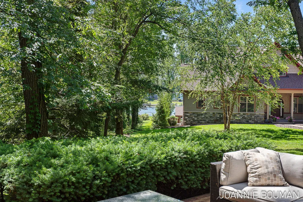 792 Pine Bay Ave, Holland, MI 49424-2781