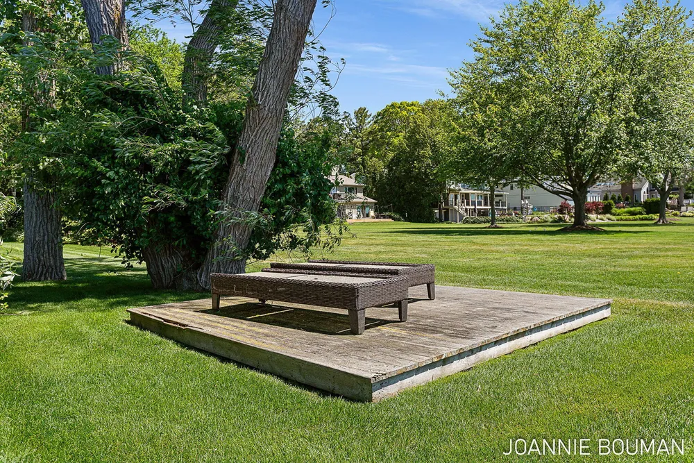 792 Pine Bay Ave, Holland, MI 49424-2781