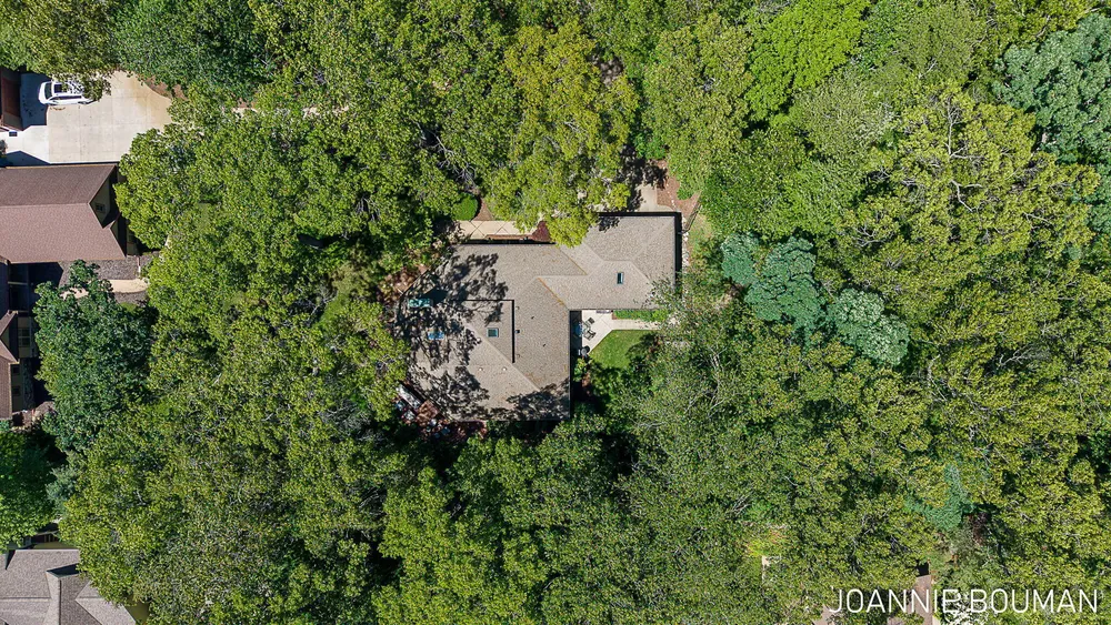 792 Pine Bay Ave, Holland, MI 49424-2781