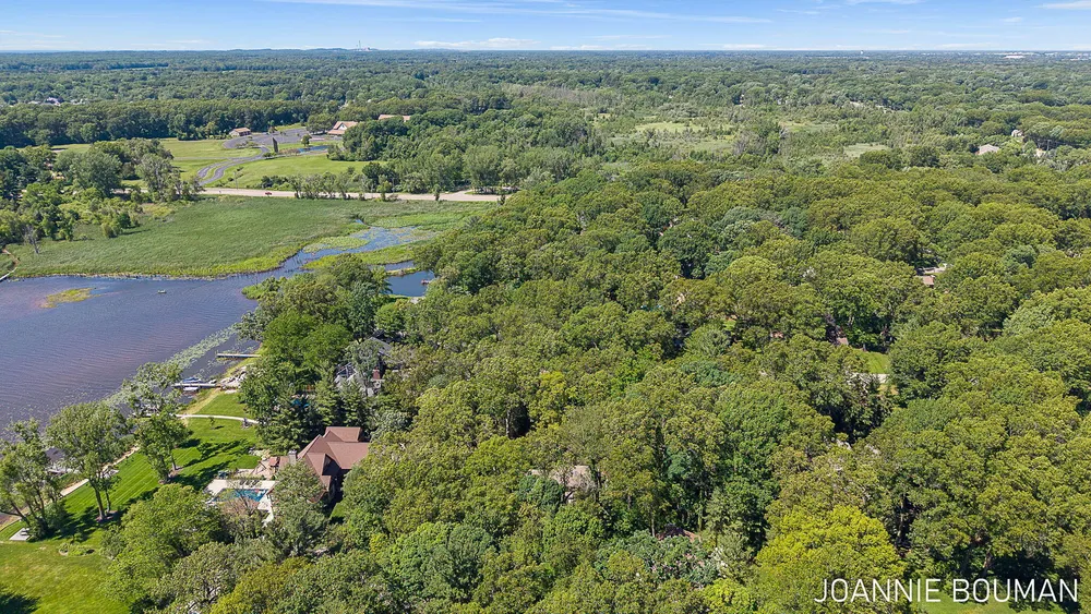 792 Pine Bay Ave, Holland, MI 49424-2781