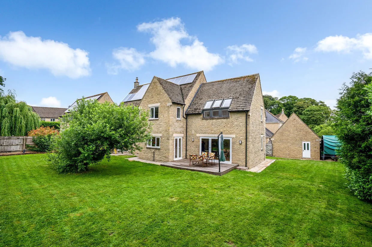 Oaklands, Cirencester, GL7 photo 2
