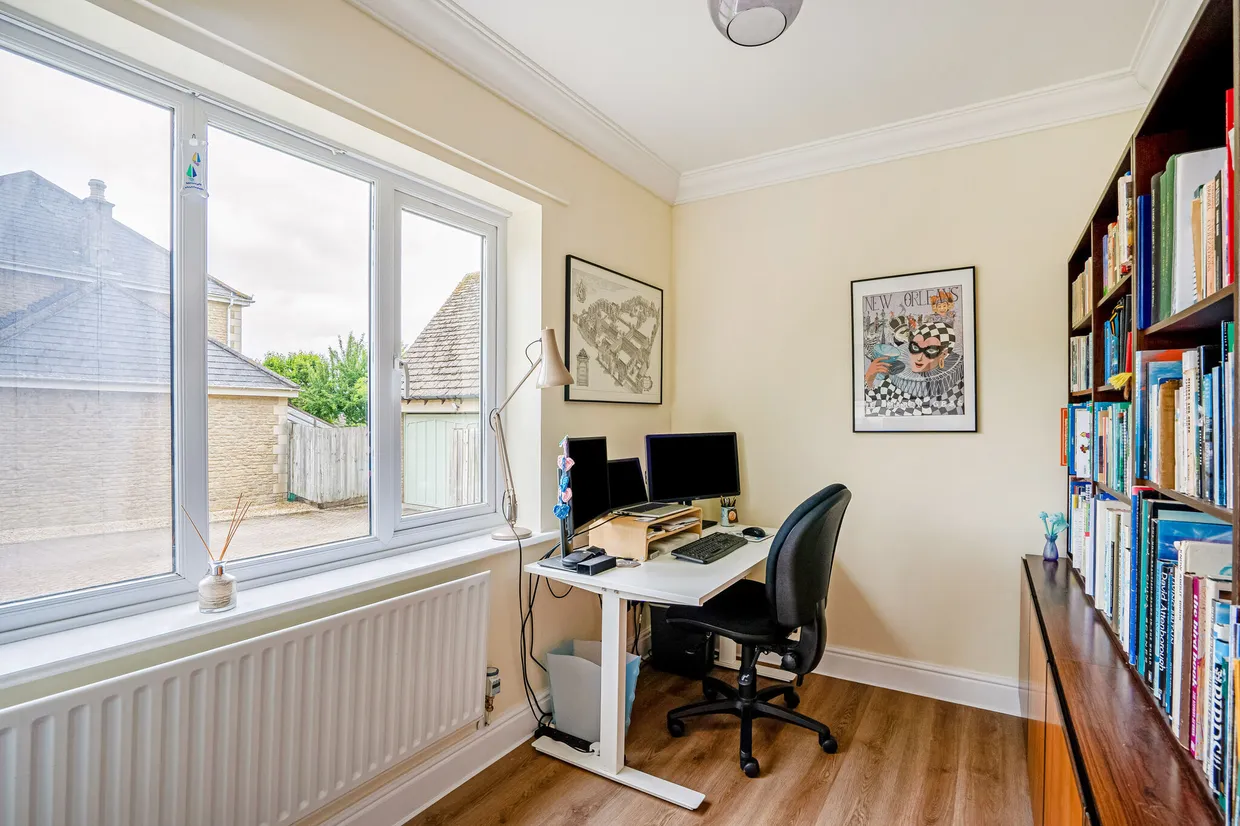 Oaklands, Cirencester, GL7 photo 7