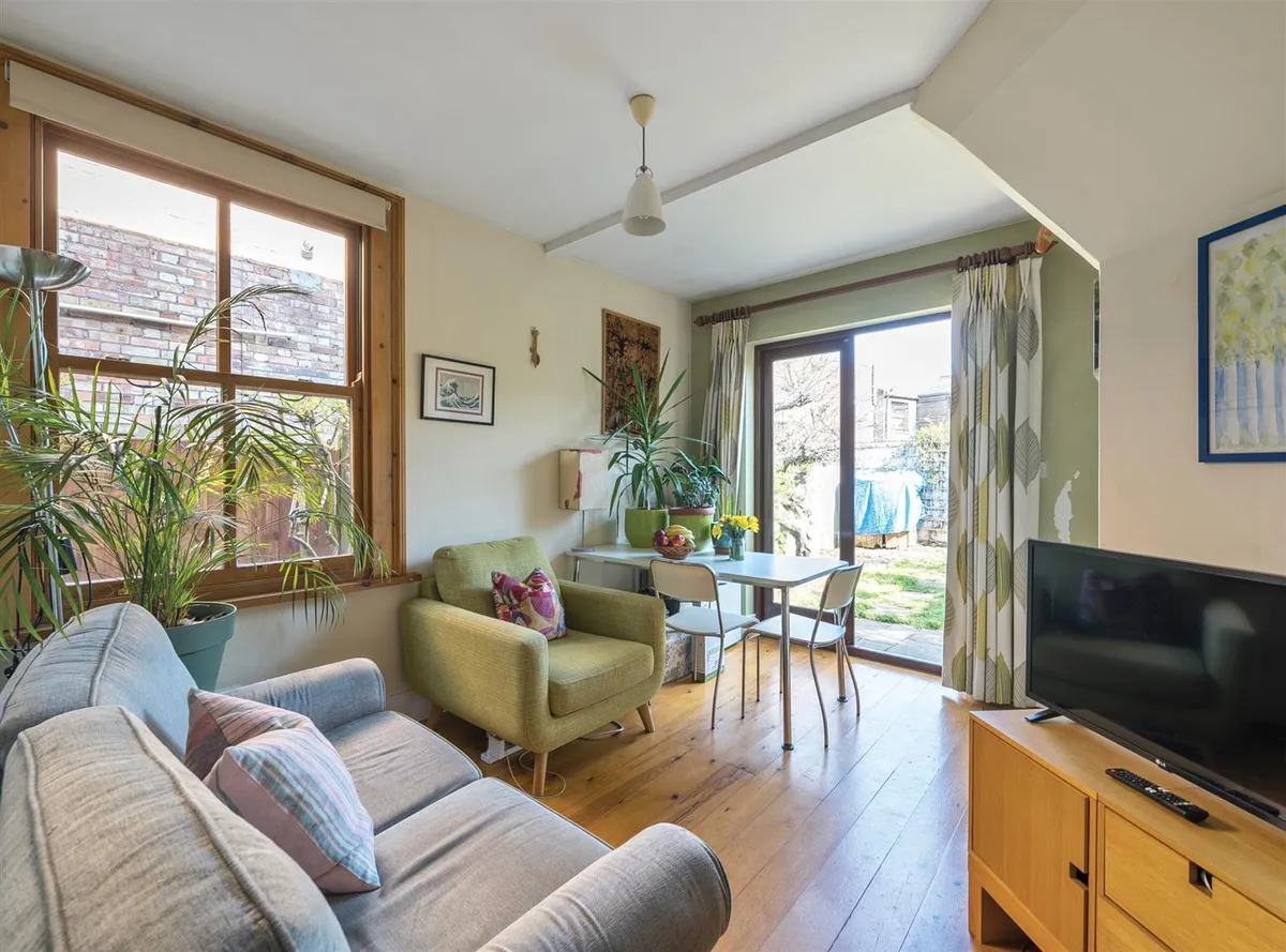 Litchfield Gardens NW10