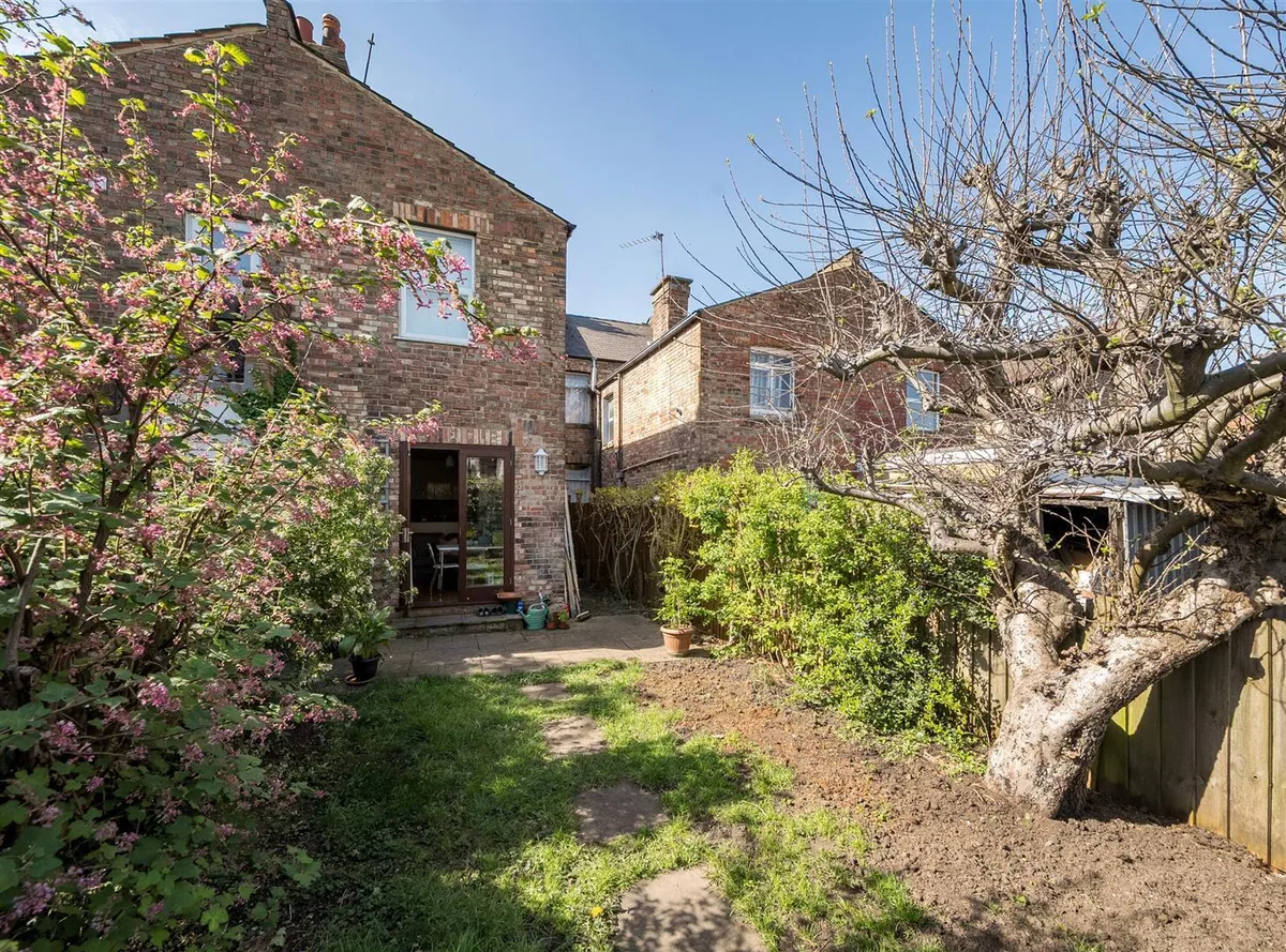Litchfield Gardens NW10