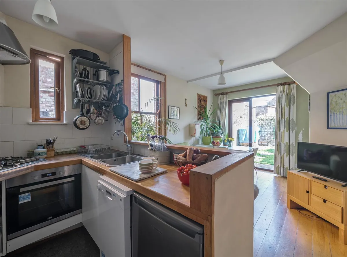 Litchfield Gardens NW10