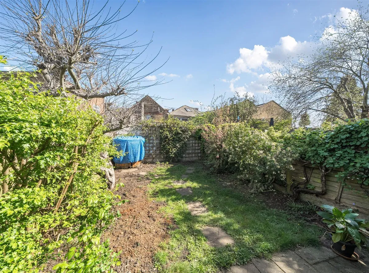 Litchfield Gardens NW10