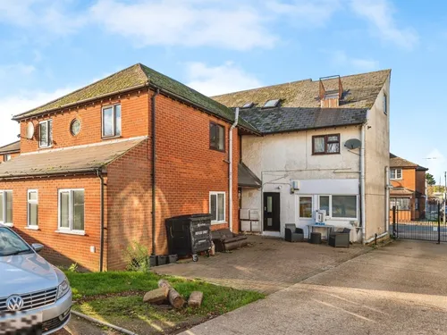 Rumbridge Street, Totton, Southamptonphoto