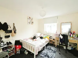 New Charlton Way, Bristol thumb 2