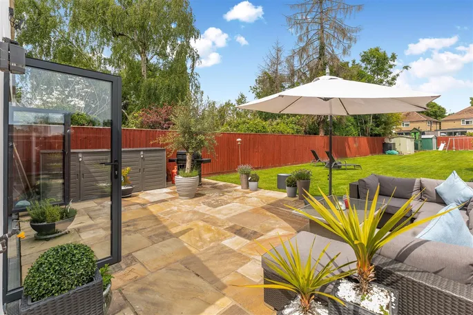 Property carousel image 12