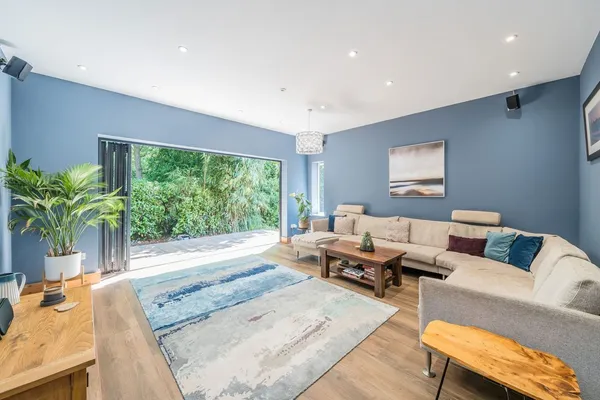 Ellesmere Road, Weybridge, KT13 photo 2