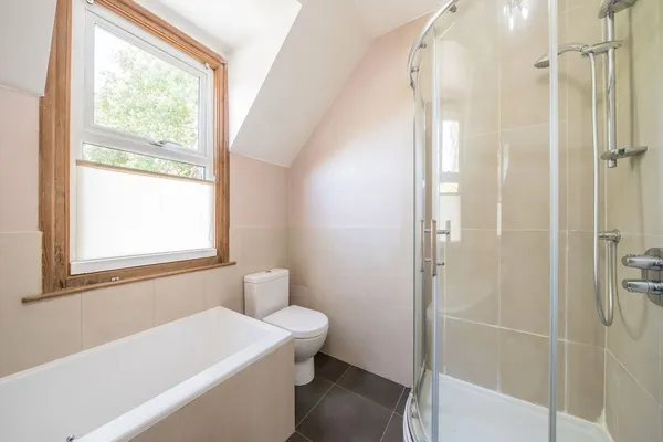 Ellesmere Road, Weybridge, KT13 photo 10