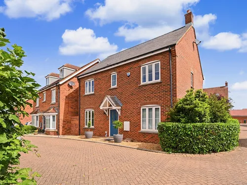 Lancaster Way, Pitstone, Leighton Buzzardphoto