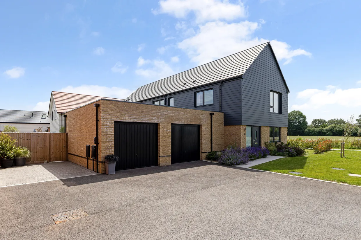 Romaine Road, Cranleigh, GU6 photo 1