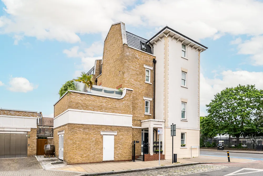 Battersea Park Road, London, SW11