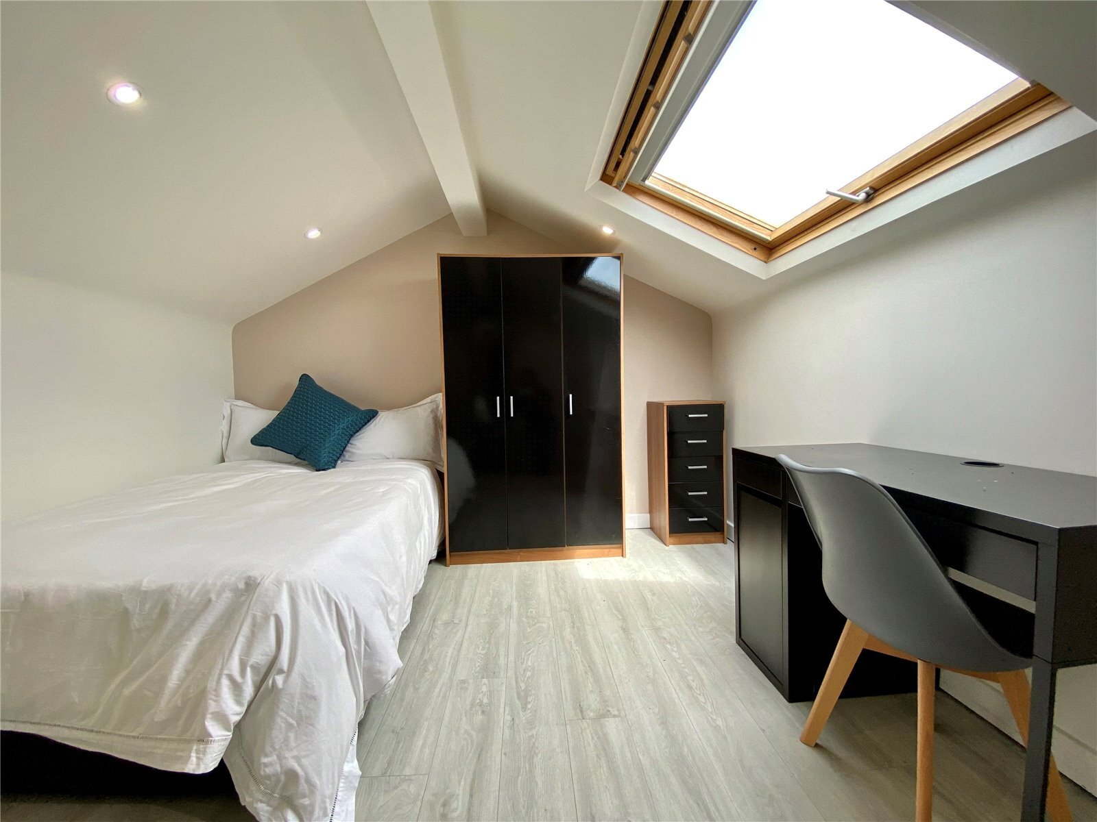24 Victoria Street, Huddersfield, HD5 Image 10