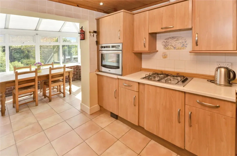 Property carousel item 6