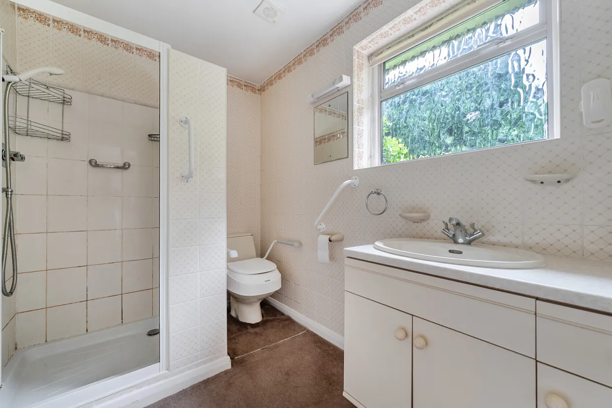 Pine Bank, Hindhead, GU26 photo 11