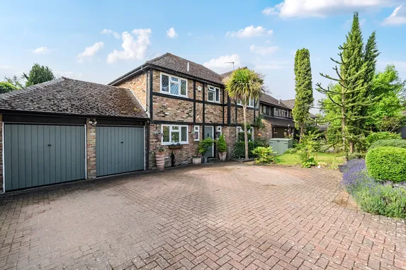 Newark Road, Windlesham, GU20