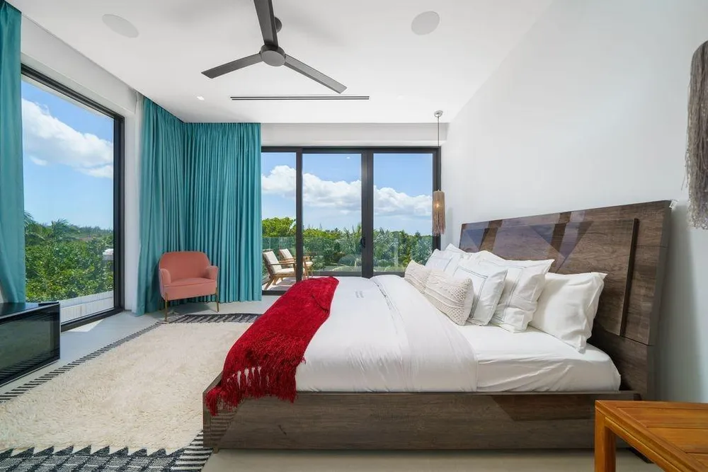 Triana Shores Harbour Island