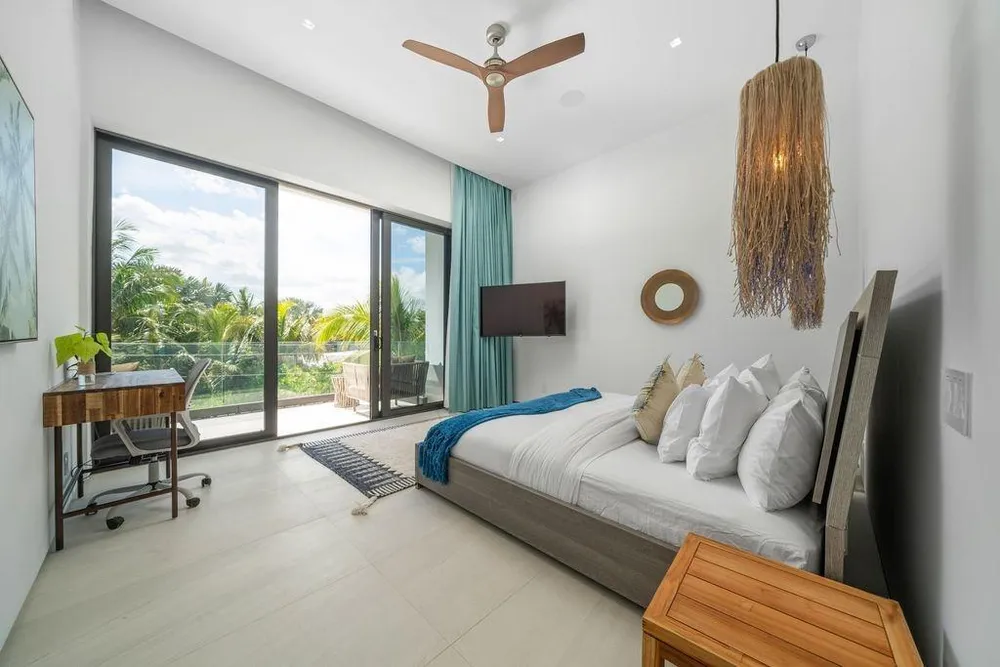 Triana Shores Harbour Island