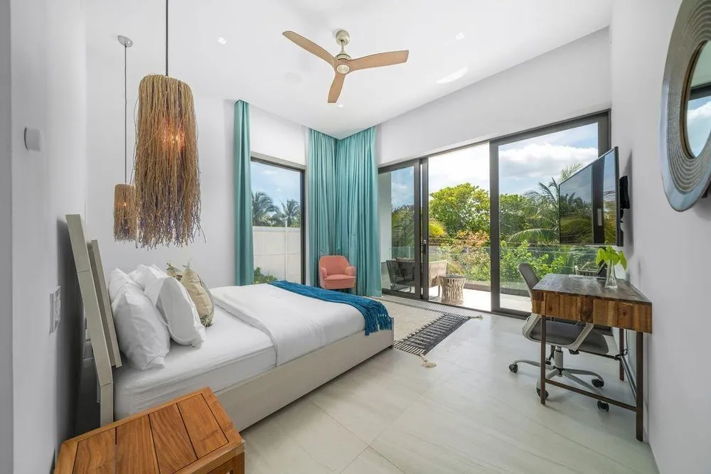Triana Shores Harbour Island