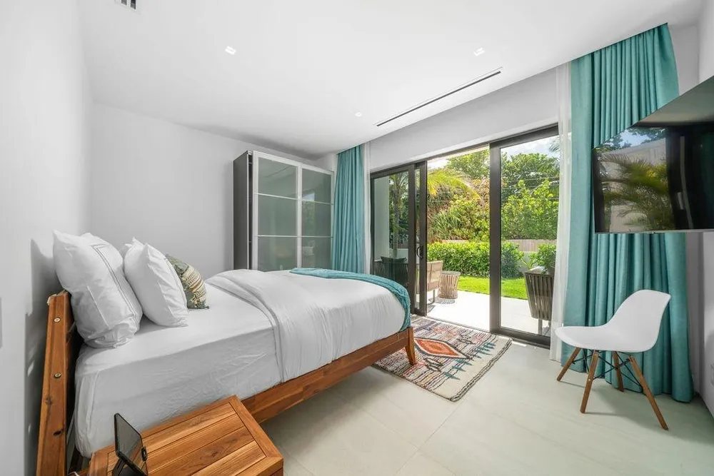 Triana Shores Harbour Island