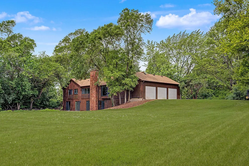15 Turning Shore Dr, South Barrington, IL 60010