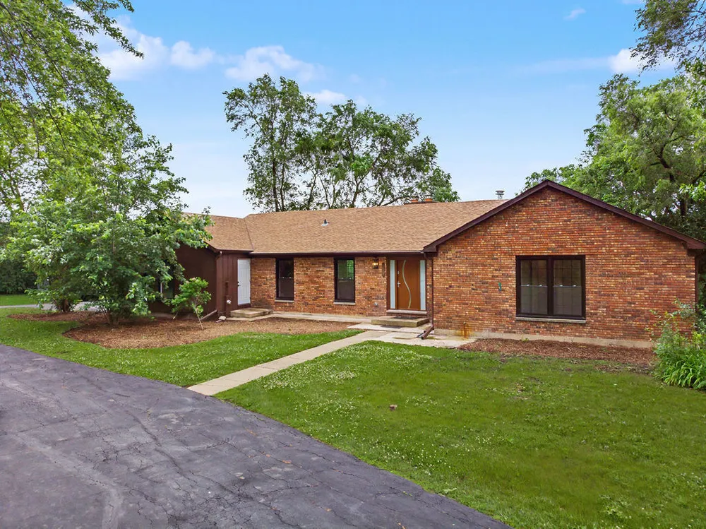 15 Turning Shore Dr, South Barrington, IL 60010