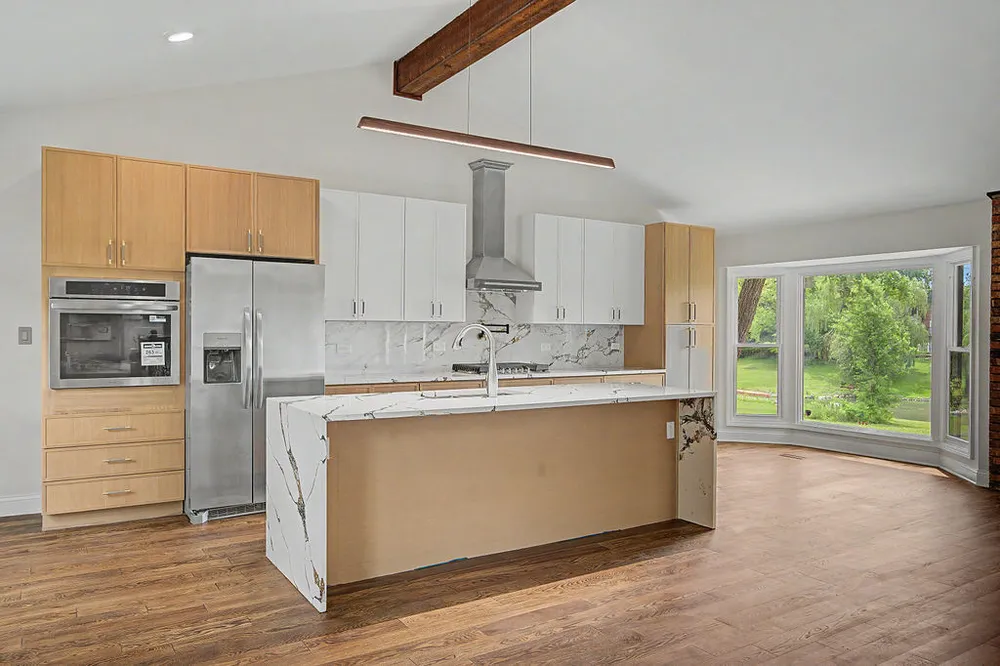 15 Turning Shore Dr, South Barrington, IL 60010