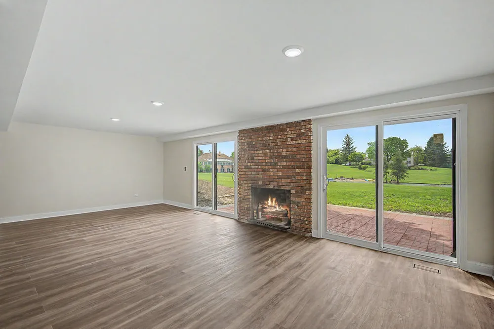 15 Turning Shore Dr, South Barrington, IL 60010