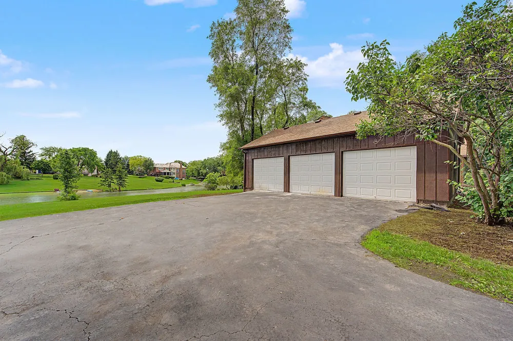 15 Turning Shore Dr, South Barrington, IL 60010