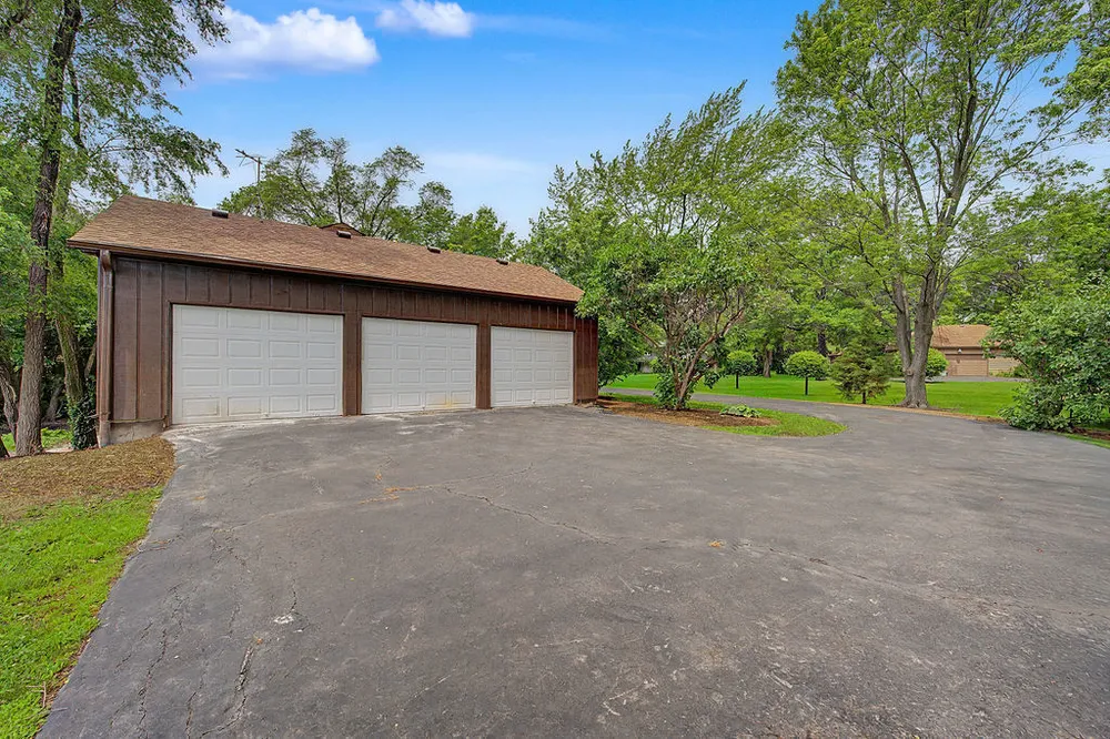 15 Turning Shore Dr, South Barrington, IL 60010