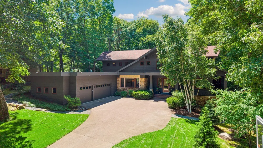 20895 Spencer Ln, Shorewood, MN 55331