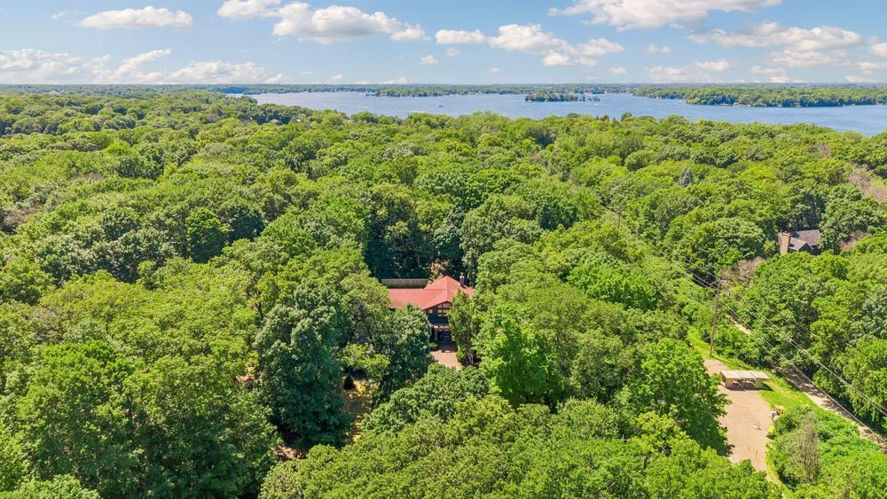20895 Spencer Ln, Shorewood, MN 55331