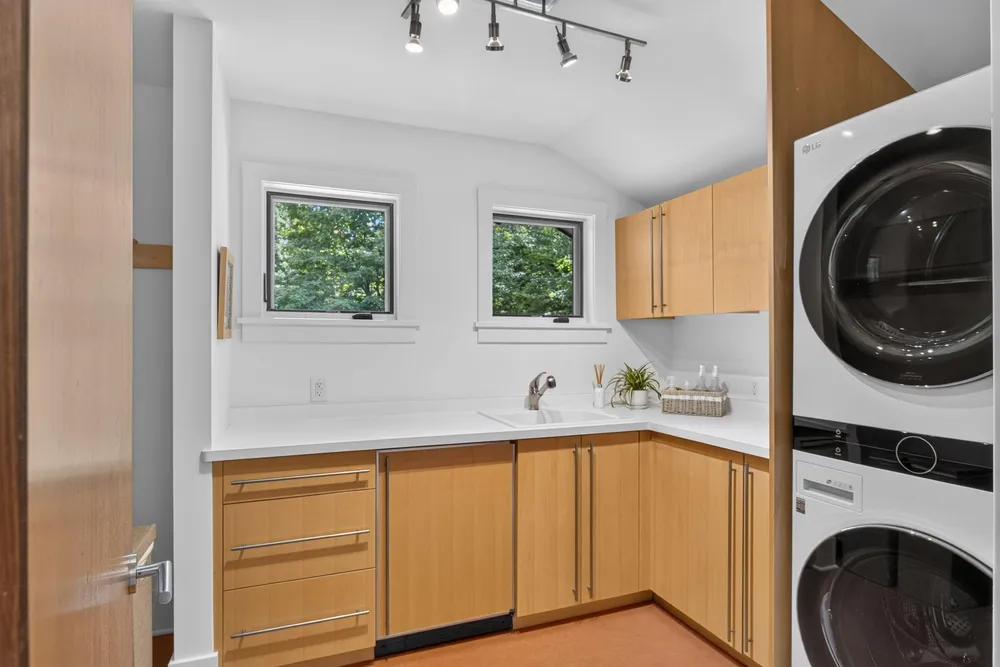 20895 Spencer Ln, Shorewood, MN 55331