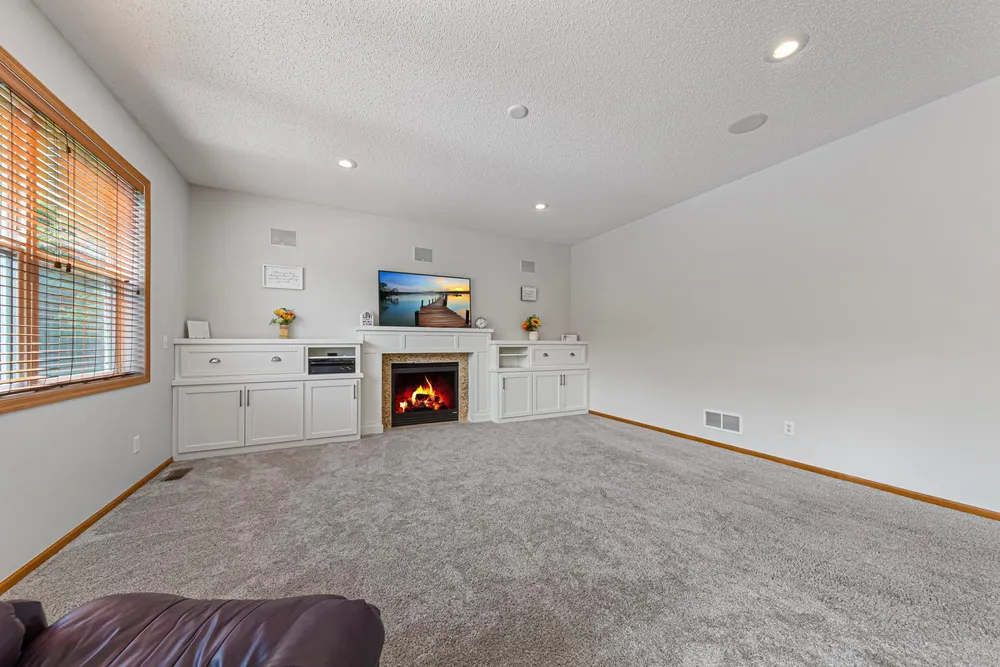 13837 Azalea Ave, Rosemount, MN 55068